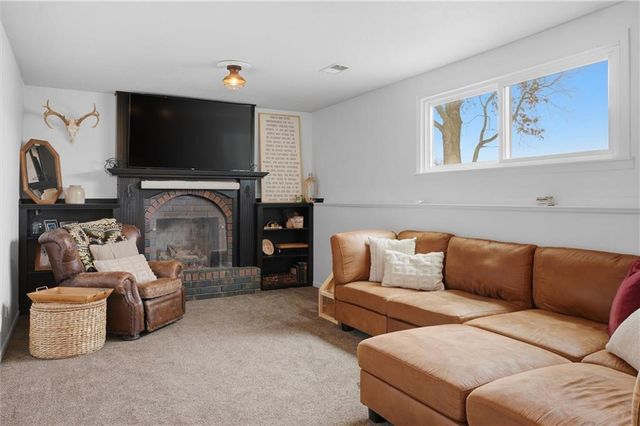 1300 Robin Circle, Kearney, MO 64060