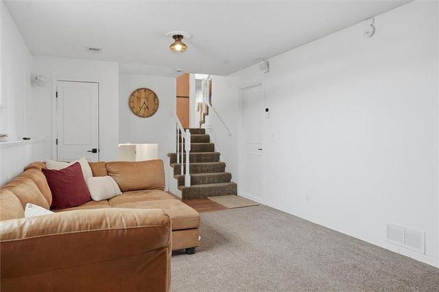 1300 Robin Circle, Kearney, MO 64060