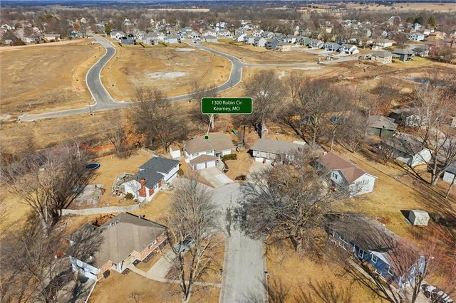 1300 Robin Circle, Kearney, MO 64060