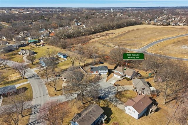 1300 Robin Circle, Kearney, MO 64060