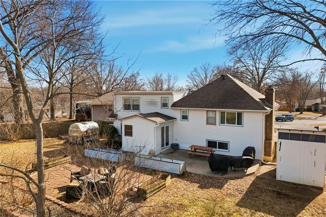 1300 Robin Circle, Kearney, MO 64060