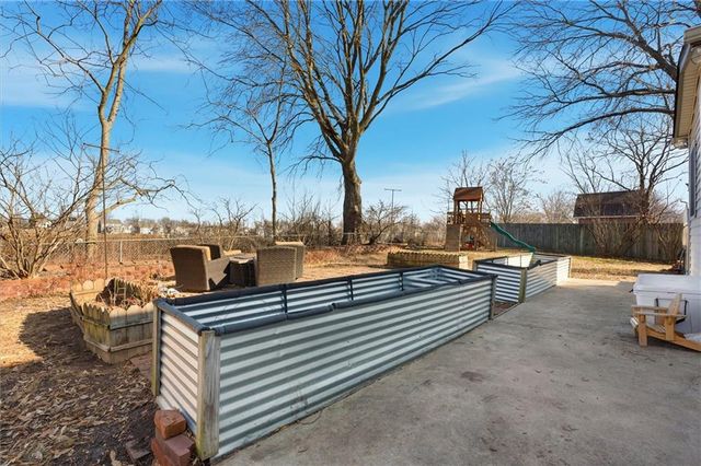 1300 Robin Circle, Kearney, MO 64060