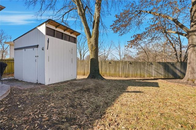 1300 Robin Circle, Kearney, MO 64060