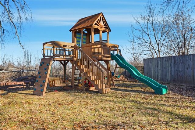 1300 Robin Circle, Kearney, MO 64060