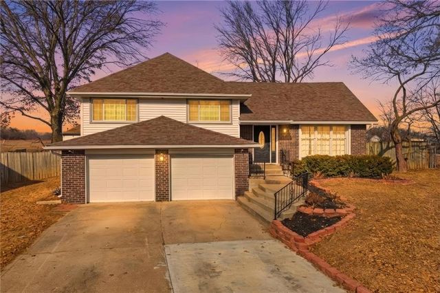 1300 Robin Circle, Kearney, MO 64060