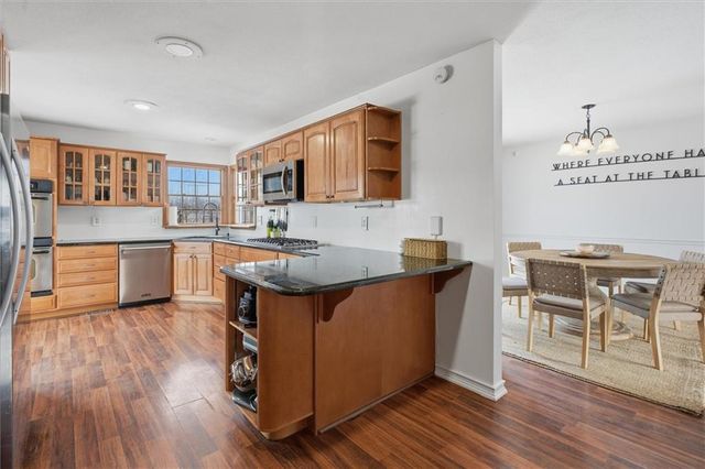 1300 Robin Circle, Kearney, MO 64060