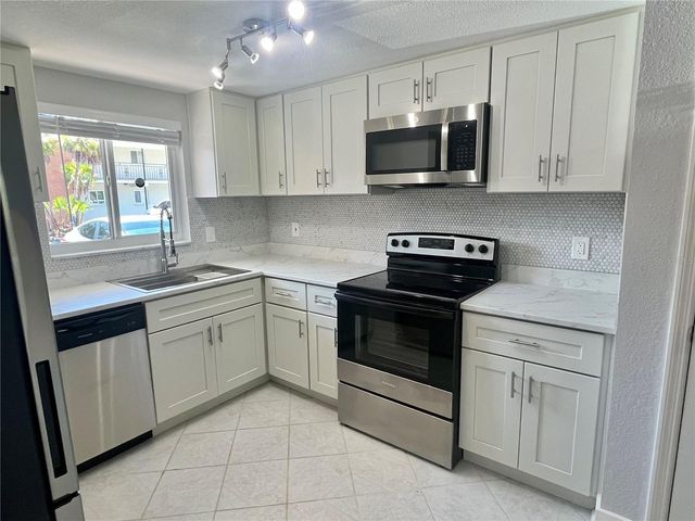 4550 OVERLOOK DRIVE NE 156, St Petersburg, FL 33703