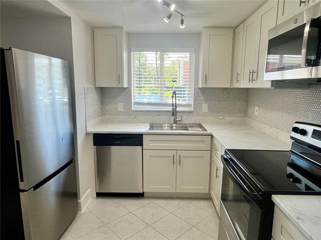 4550 OVERLOOK DRIVE NE 156, St Petersburg, FL 33703