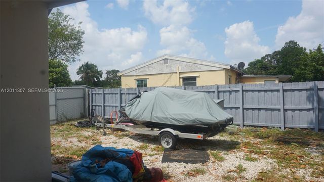 335 NW 187th St, Miami Gardens, FL 33169