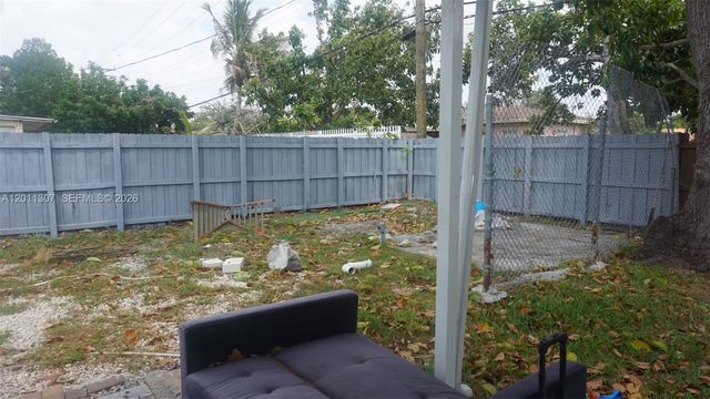 335 NW 187th St, Miami Gardens, FL 33169