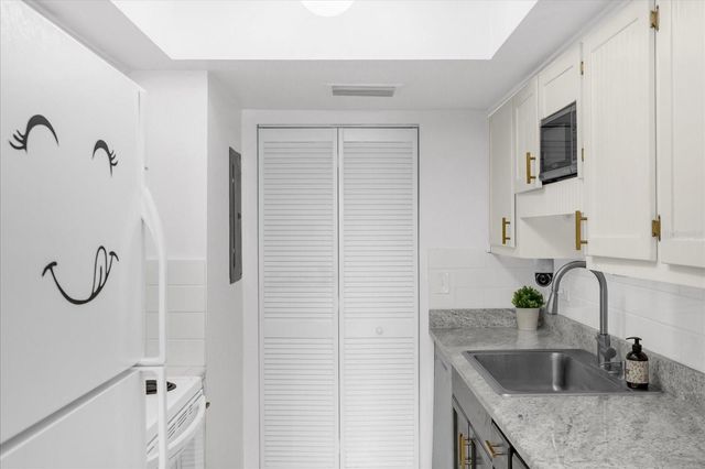 4405 VIEUX CARRE CIRCLE 46, Tampa, FL 33613