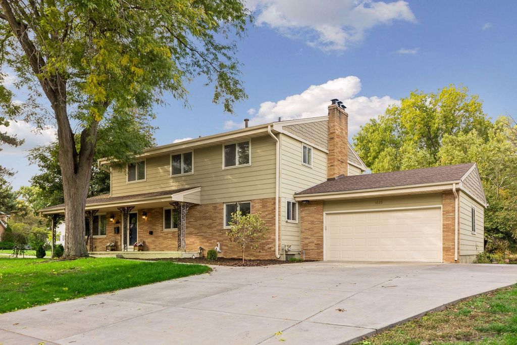1525 Saint Croix Circle, Golden Valley, MN 55422 — photo 2