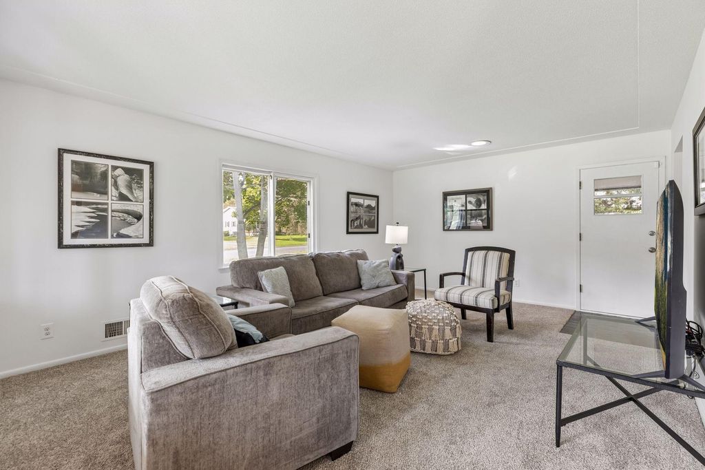 1525 Saint Croix Circle, Golden Valley, MN 55422 — photo 4