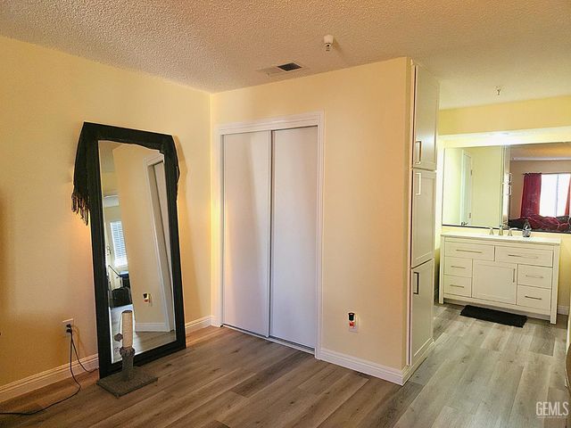 700 New Stine Road 10, Bakersfield, CA 93309