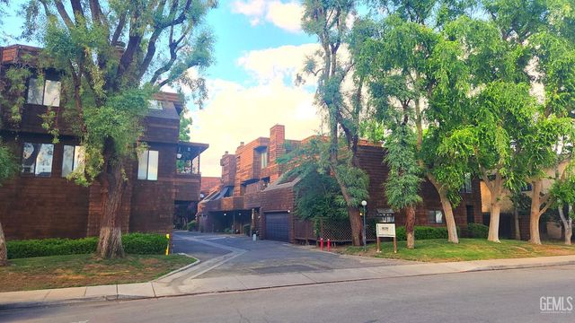 700 New Stine Road 10, Bakersfield, CA 93309