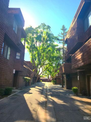 700 New Stine Road 10, Bakersfield, CA 93309