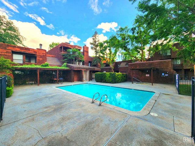 700 New Stine Road 10, Bakersfield, CA 93309