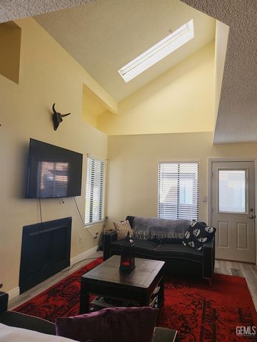 700 New Stine Road 10, Bakersfield, CA 93309