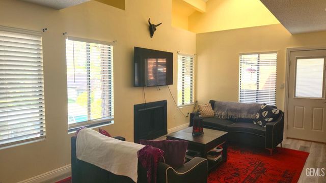 700 New Stine Road 10, Bakersfield, CA 93309