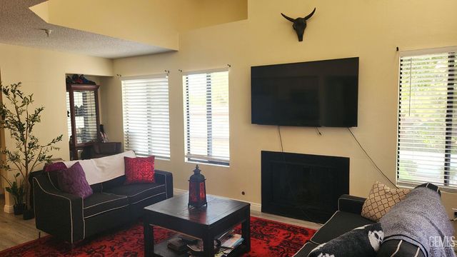 700 New Stine Road 10, Bakersfield, CA 93309