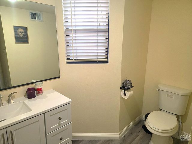 700 New Stine Road 10, Bakersfield, CA 93309