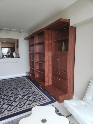 325 S Biscayne Blvd 2220, Miami, FL 33131