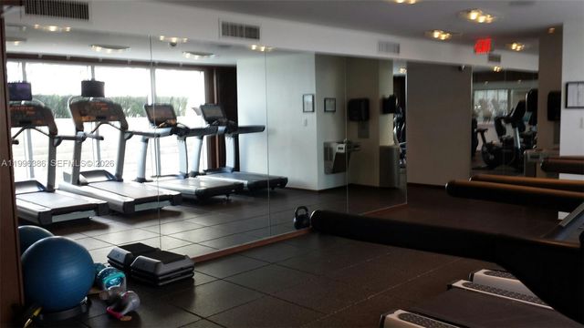 325 S Biscayne Blvd 2220, Miami, FL 33131