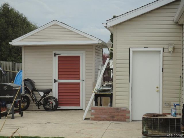 815 Jacobs Landing, Monroe, MI 48161