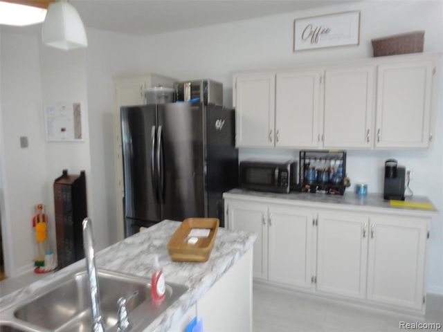 815 Jacobs Landing, Monroe, MI 48161