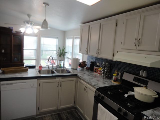 815 Jacobs Landing, Monroe, MI 48161