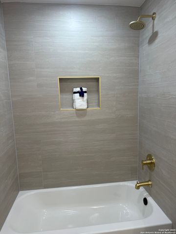 6831 Spring Rose, San Antonio, TX 78249