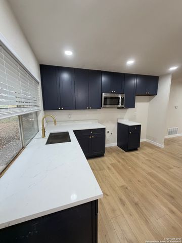 6831 Spring Rose, San Antonio, TX 78249