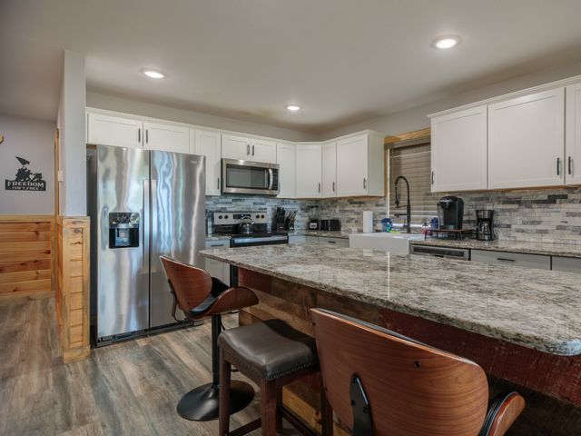 812 Starlight Ln, Kodak, TN 37764