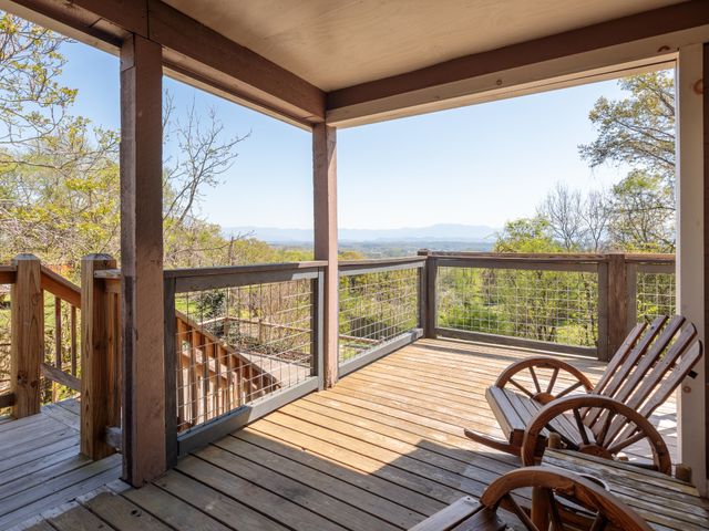 812 Starlight Ln, Kodak, TN 37764