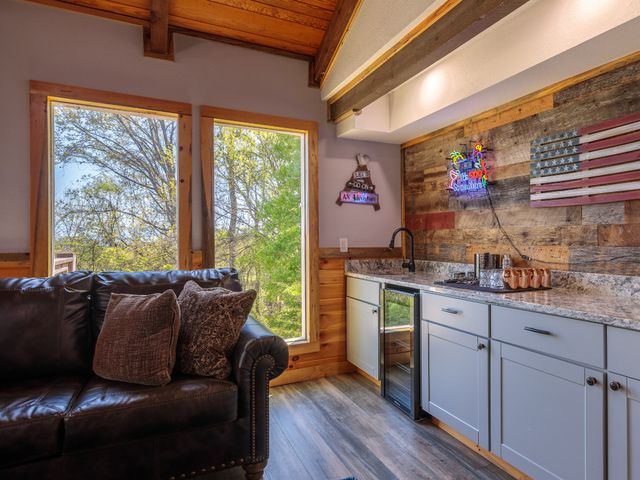 812 Starlight Ln, Kodak, TN 37764