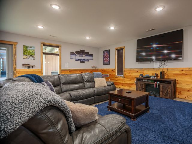 812 Starlight Ln, Kodak, TN 37764