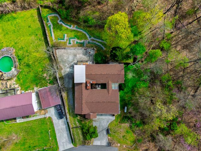 812 Starlight Ln, Kodak, TN 37764