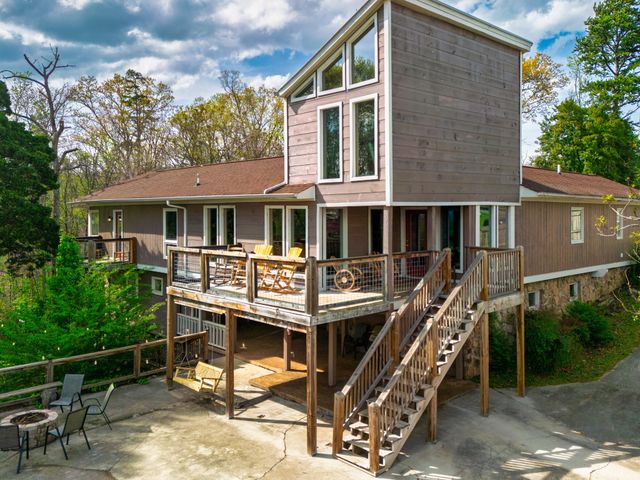 812 Starlight Ln, Kodak, TN 37764