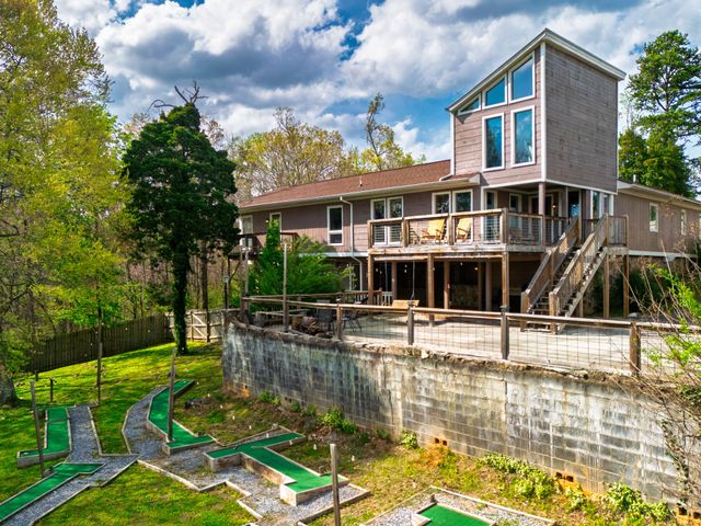 812 Starlight Ln, Kodak, TN 37764