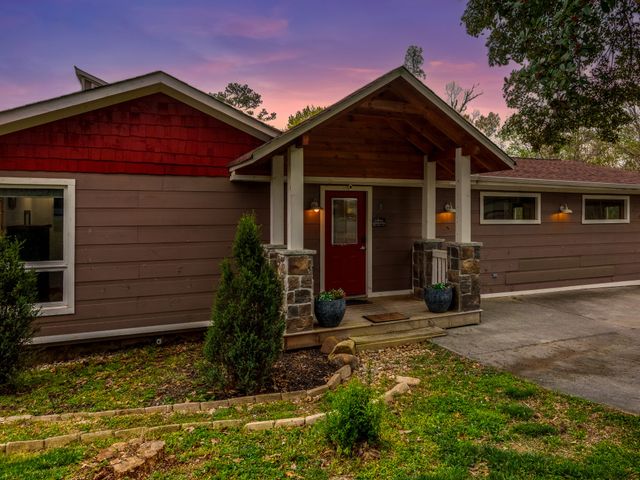 812 Starlight Ln, Kodak, TN 37764