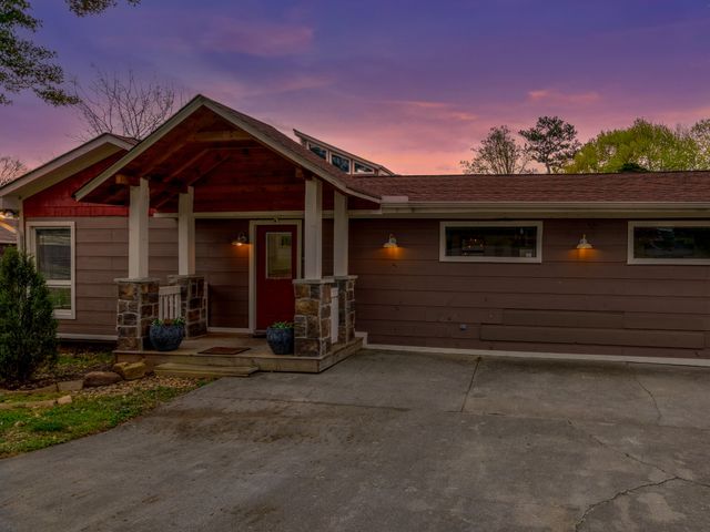 812 Starlight Ln, Kodak, TN 37764