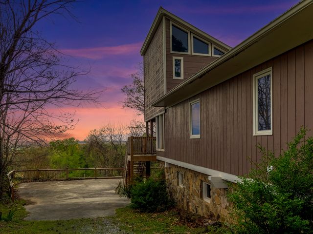 812 Starlight Ln, Kodak, TN 37764