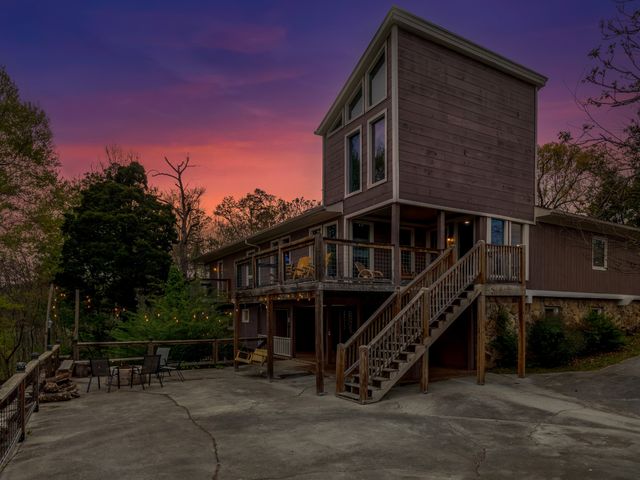 812 Starlight Ln, Kodak, TN 37764