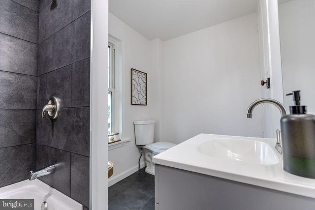 212 E MAIN AVE, Myerstown, PA 17067