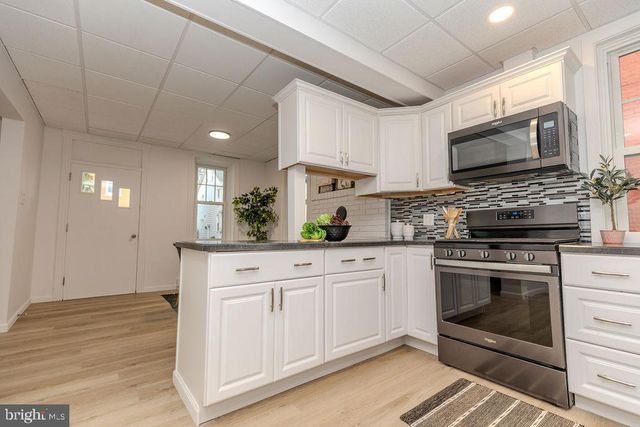 212 E MAIN AVE, Myerstown, PA 17067