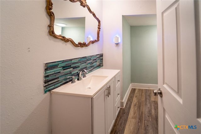 1006 W North Street, Victoria, TX 77901