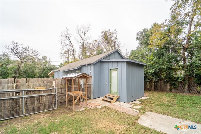 1006 W North Street, Victoria, TX 77901