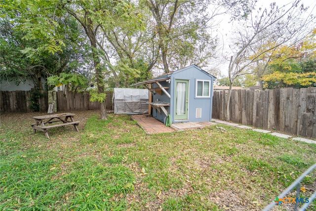 1006 W North Street, Victoria, TX 77901
