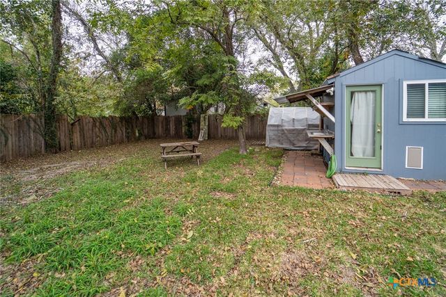 1006 W North Street, Victoria, TX 77901