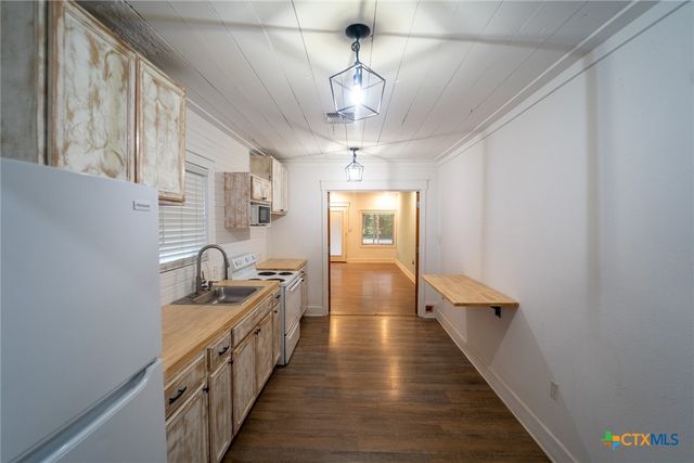 1006 W North Street, Victoria, TX 77901